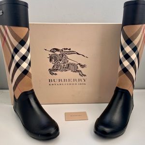 Burberry Clemence Check Pattern rubber rain boots.